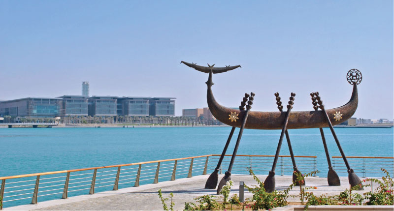 Nona developed Two Brothers based on a traditional legend from his home island of Badu. 7m cast bronze canoe is supported by six paddles, raising it 5 meters above the ground. The patterning and position of two mother-of-pearl stars seen on the sides of the canoe’s hull reflect the strong wind (Sagerr) and soft wind (Nagai).