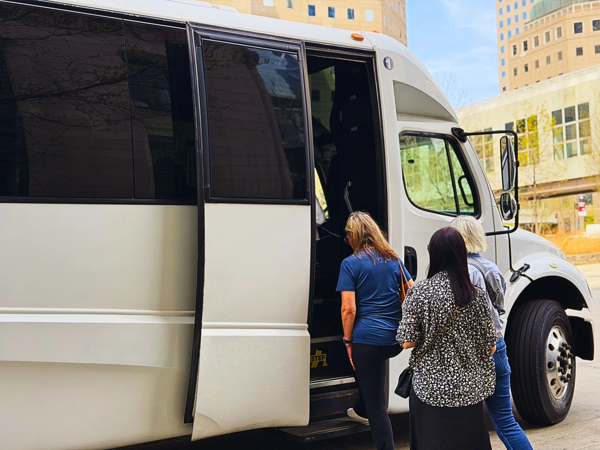 Guided tour of NYC with a luxury bus