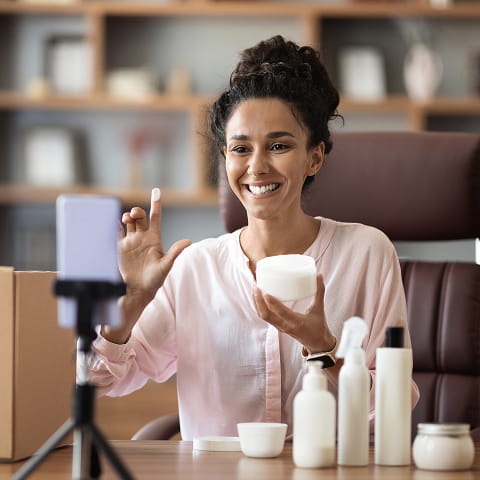 化粧品メーカー