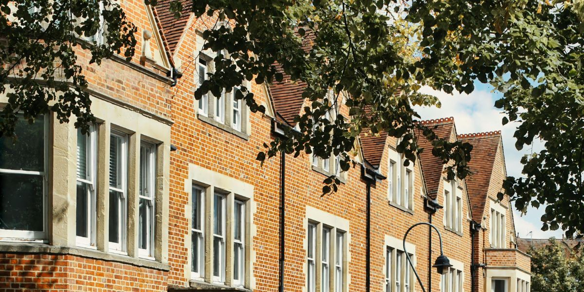 How to Minimise Valuation Risks | Merryoaks Property Finance | Saam Lowni