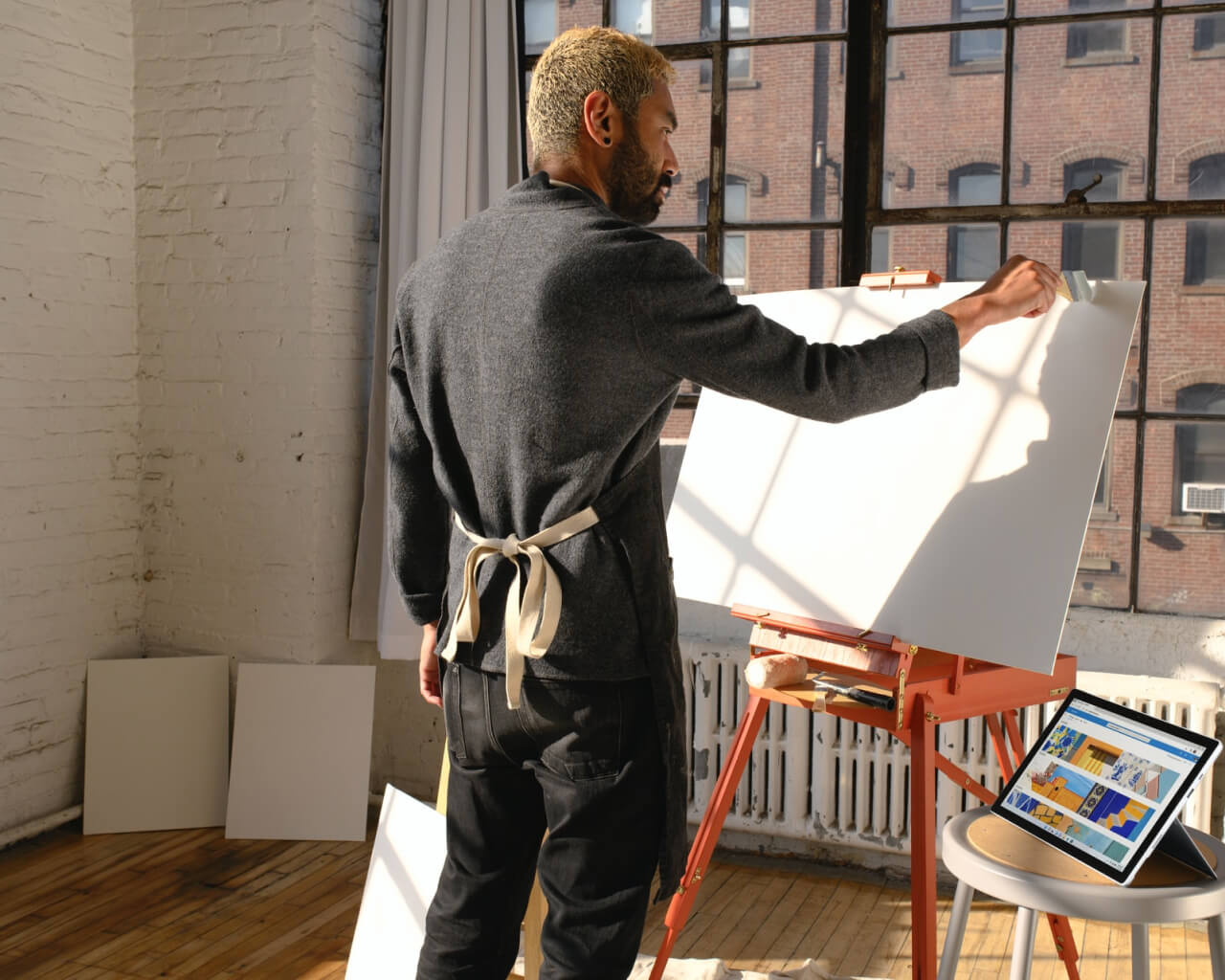 Engaging expert customers for advertising.