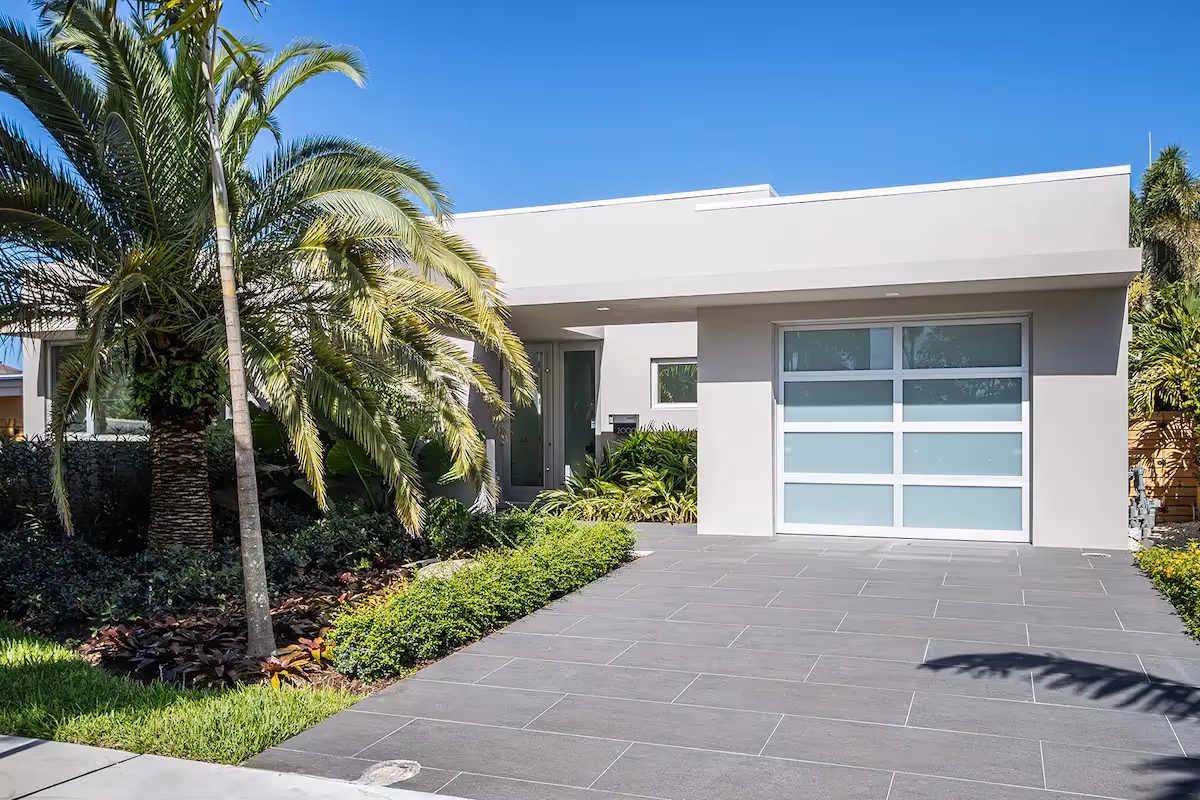New Contemporary Florida home in established neighborhood designed by architect Stephen Magliocco