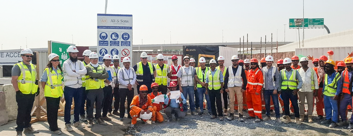 تكريم موظفي شركة ASC لأدائهم المتميز في الصحة والسلامة المهنية في مشروع DMCC