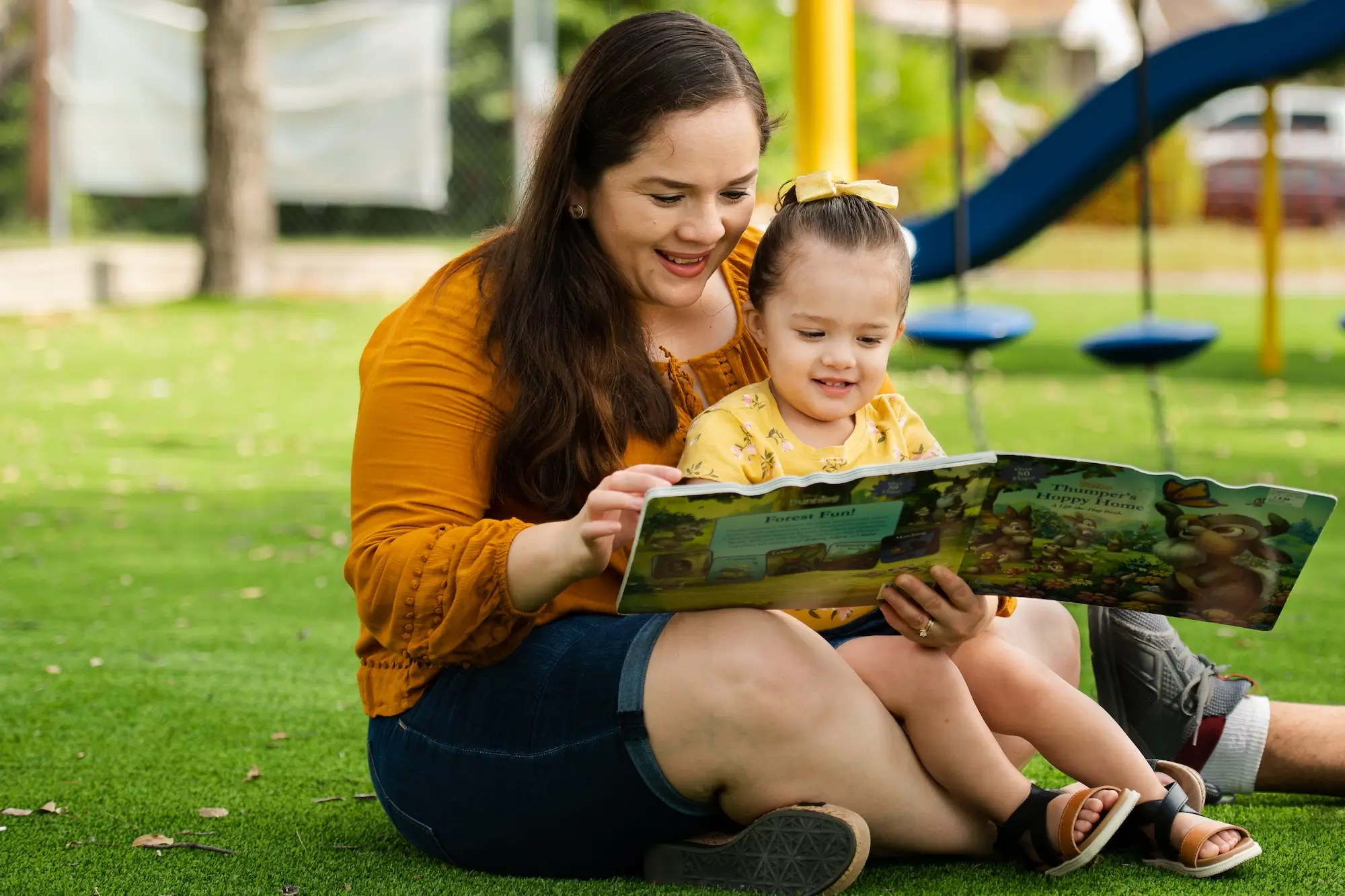 mom reading with daughter at the concilio