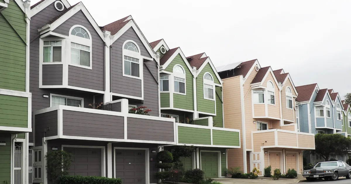casas tradicionais do subúrbio americano