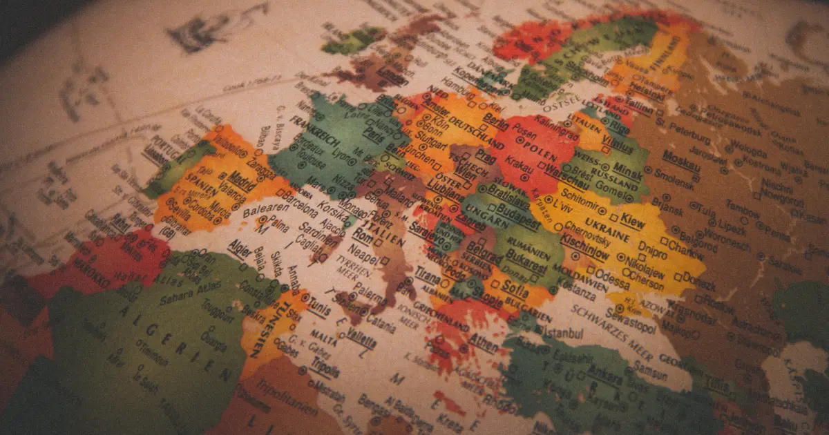 mapa mundi com a europa no centro
