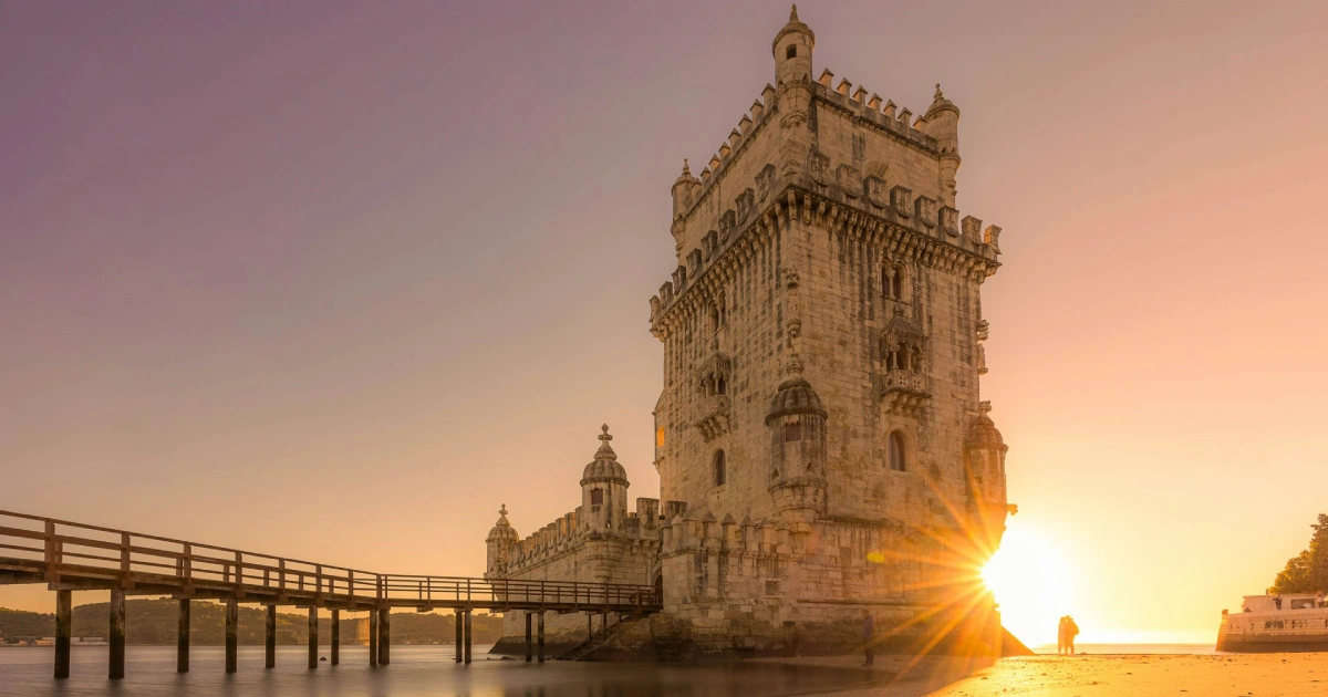 Torre de Belém durante o pôr-do-sol