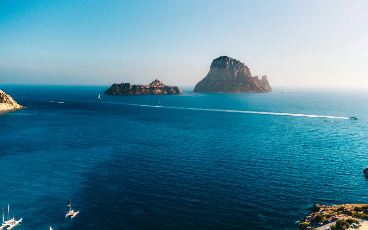 Corpo de água com ilhas