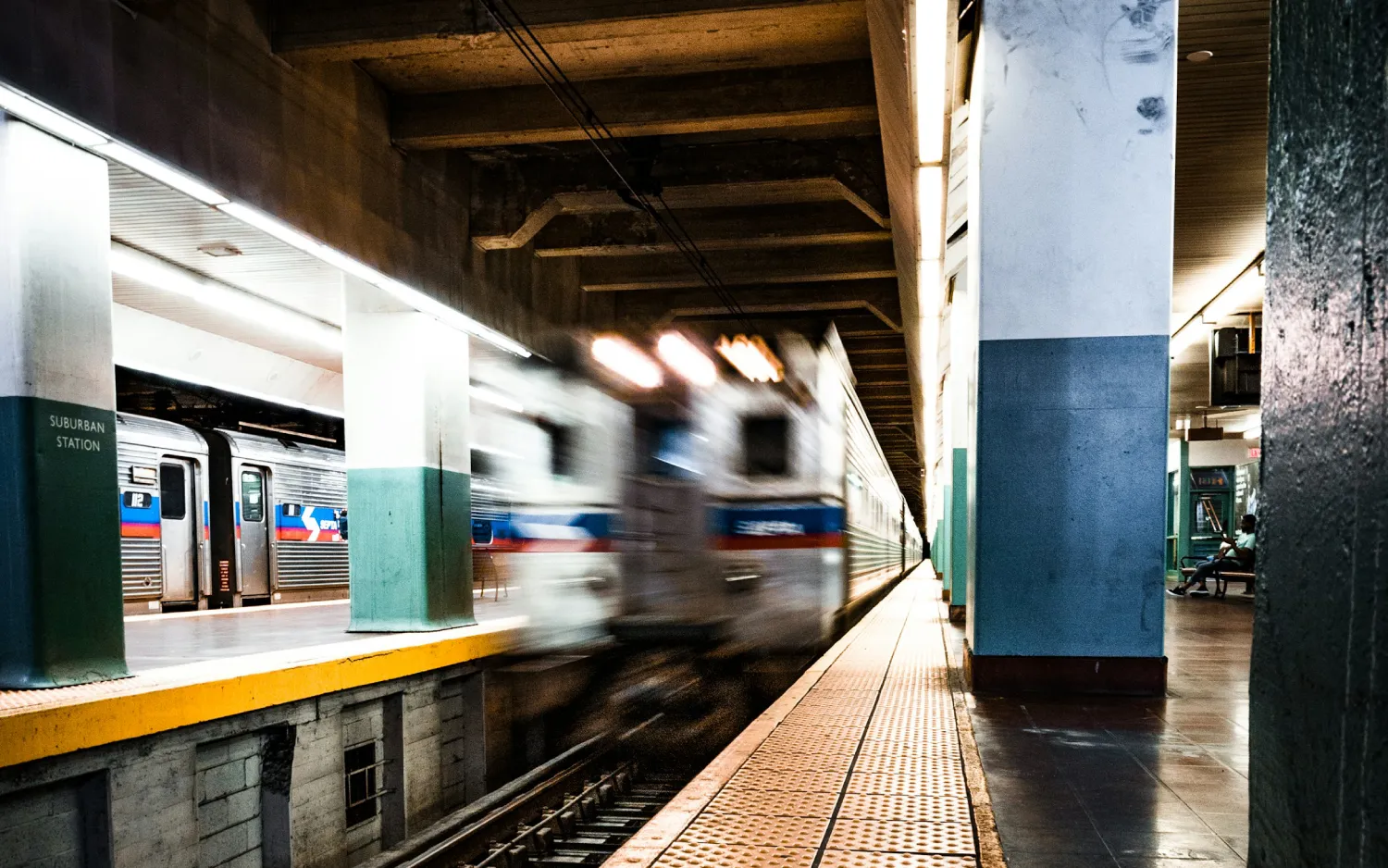 Vagão de metrô em estação