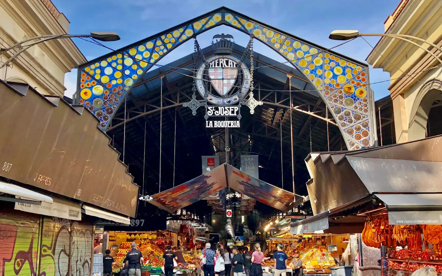 Fachada do Mercado La Boqueria em Barcelona