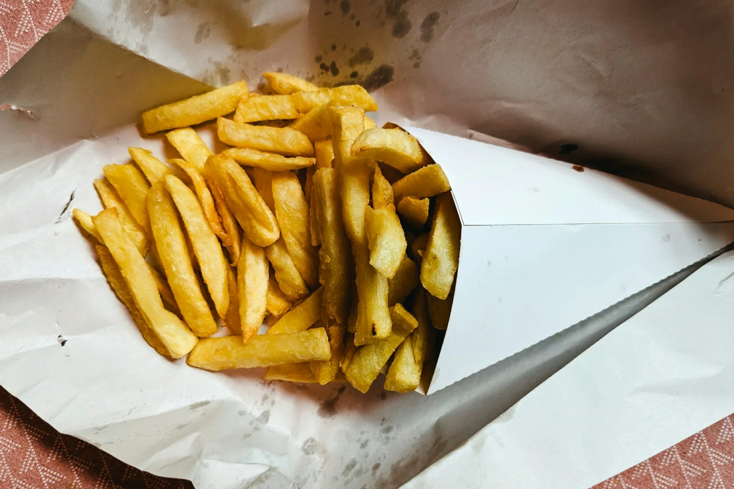 Cone de batatas fritas belgas