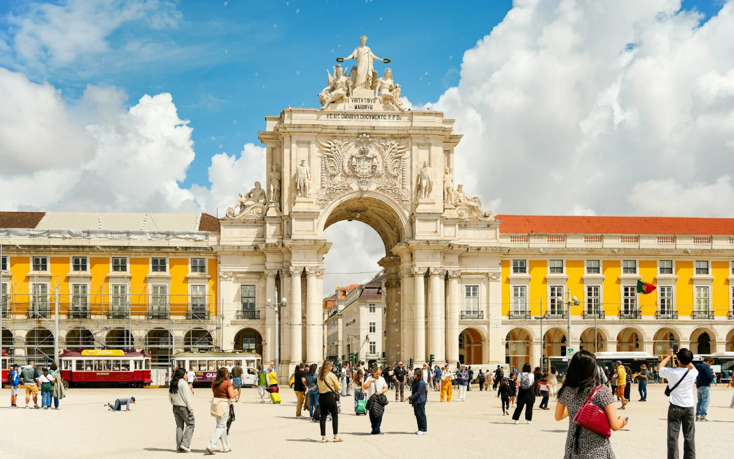 Vista geral do Arco da Rua Augusta, na Praça do Comércio em Lisboa