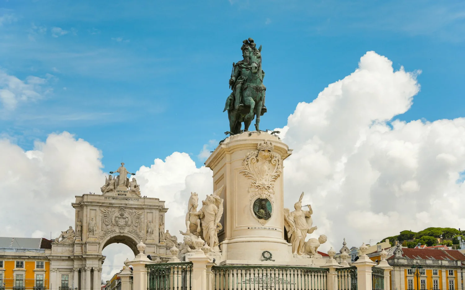 Estátua de Dom José I na Praça do Comércio, em Lisboa