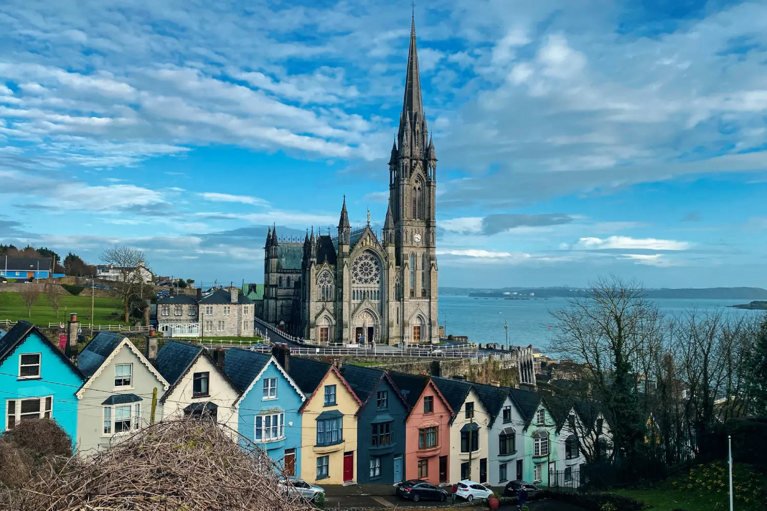 Igreja em vilarejo da Irlanda