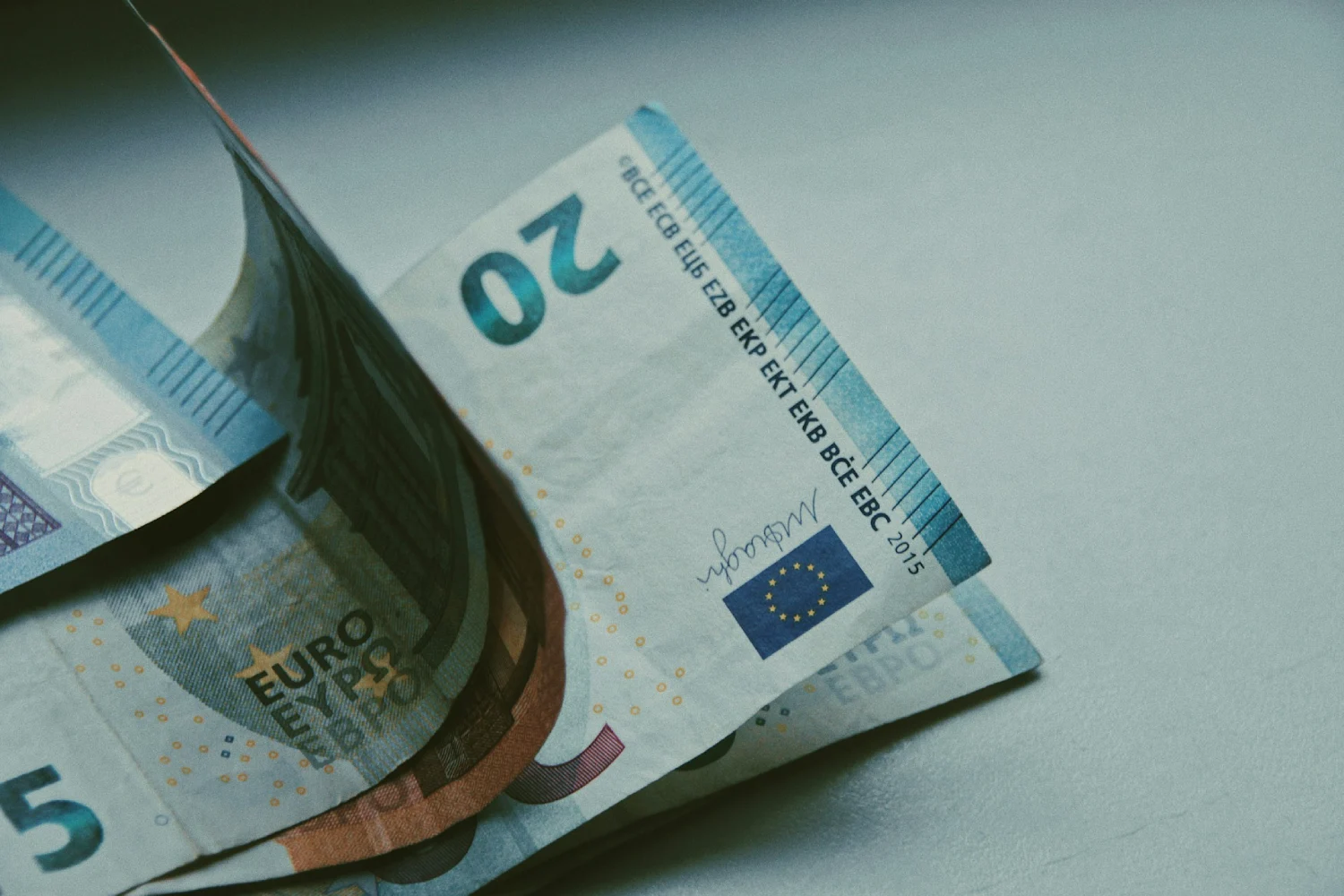 Pilha de notas de euro