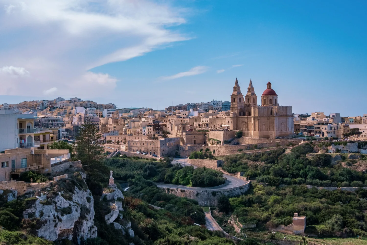 Visão panorâmica de castelo e cidade