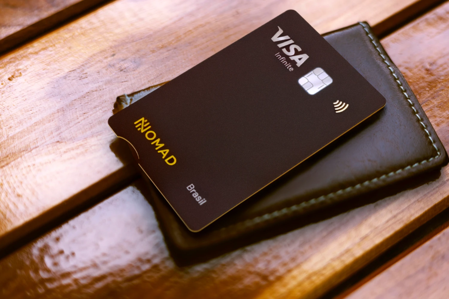 Cartão de Crédito Nomad Explorer Visa Infinite sobre carteira