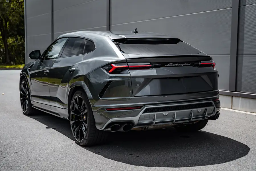 Lamborghini Urus - Schräg Heck