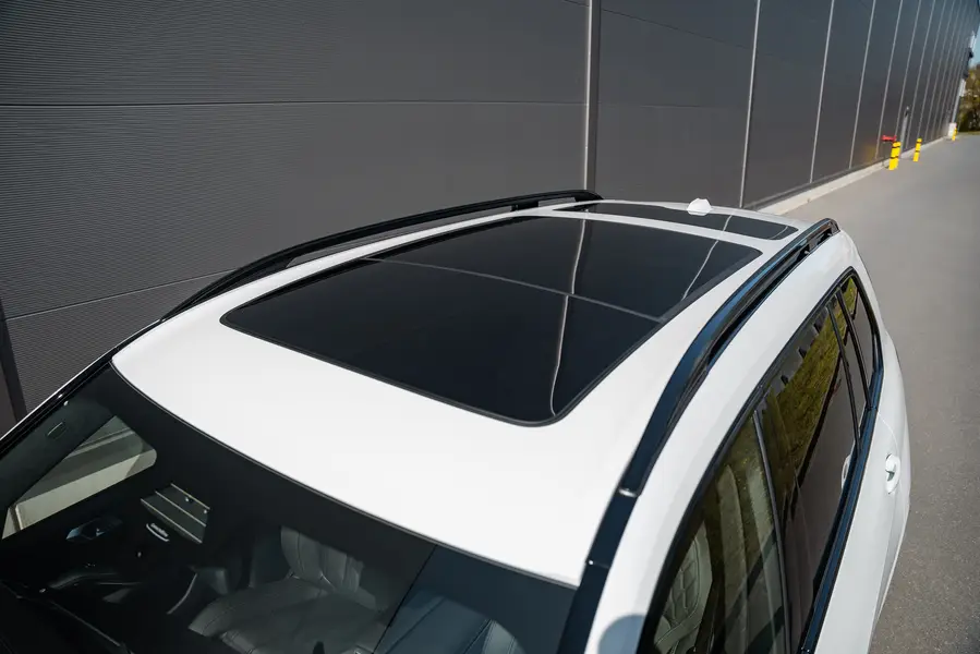 BMW X7 xDrive40d - Sunroof Detail