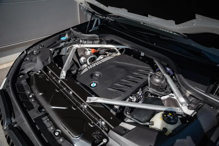 BMW X7 xDrive40d - Engine Bay