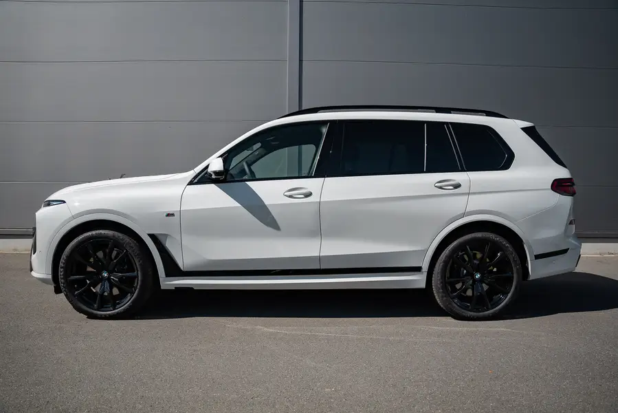 BMW X7 xDrive40d - Side