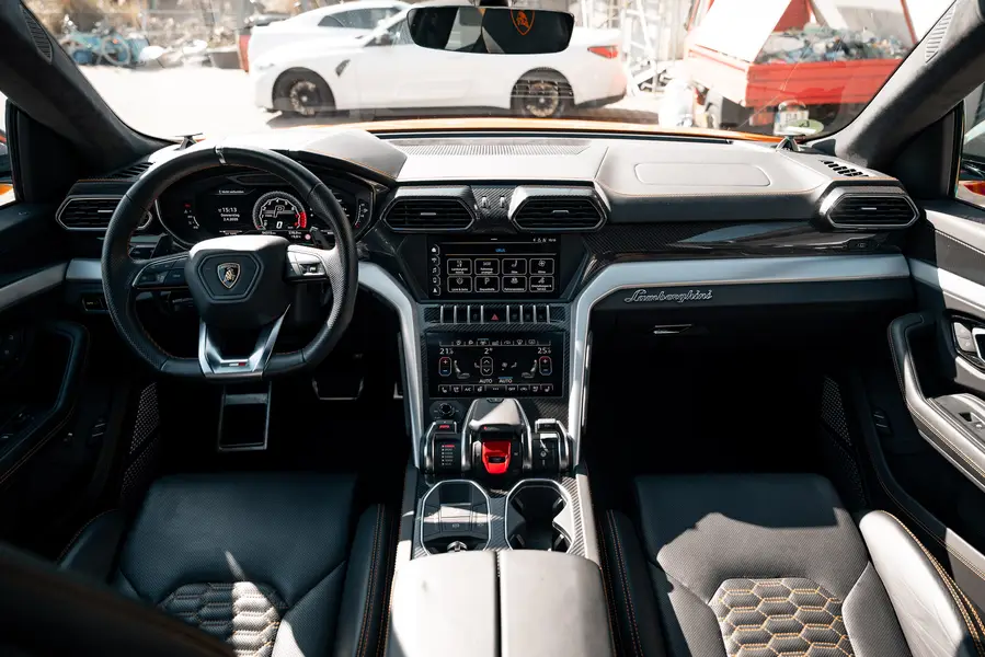 Lamborghini Urus - Interior