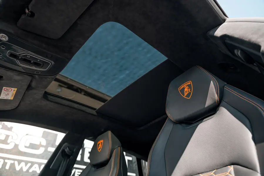 Lamborghini Urus - Interior