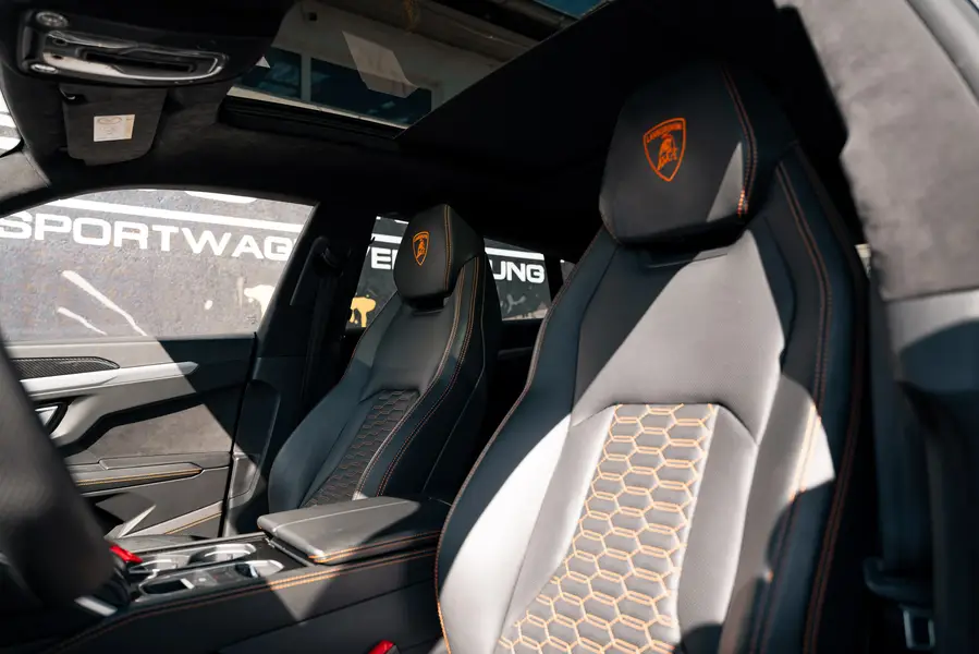 Lamborghini Urus - Interior