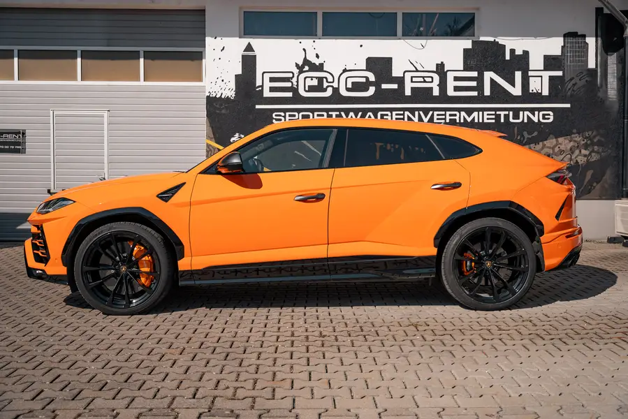 Lamborghini Urus - Side