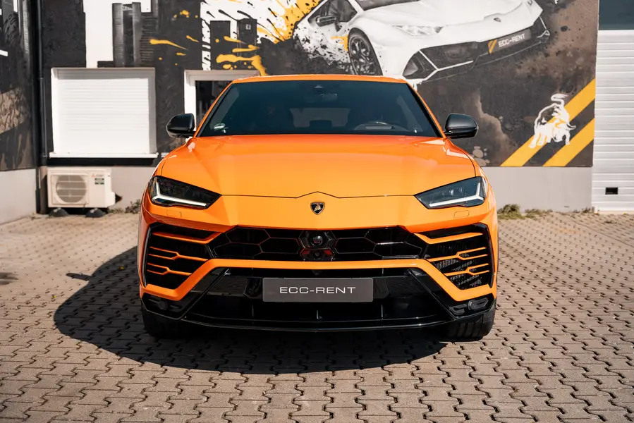 Lamborghini Urus - Front