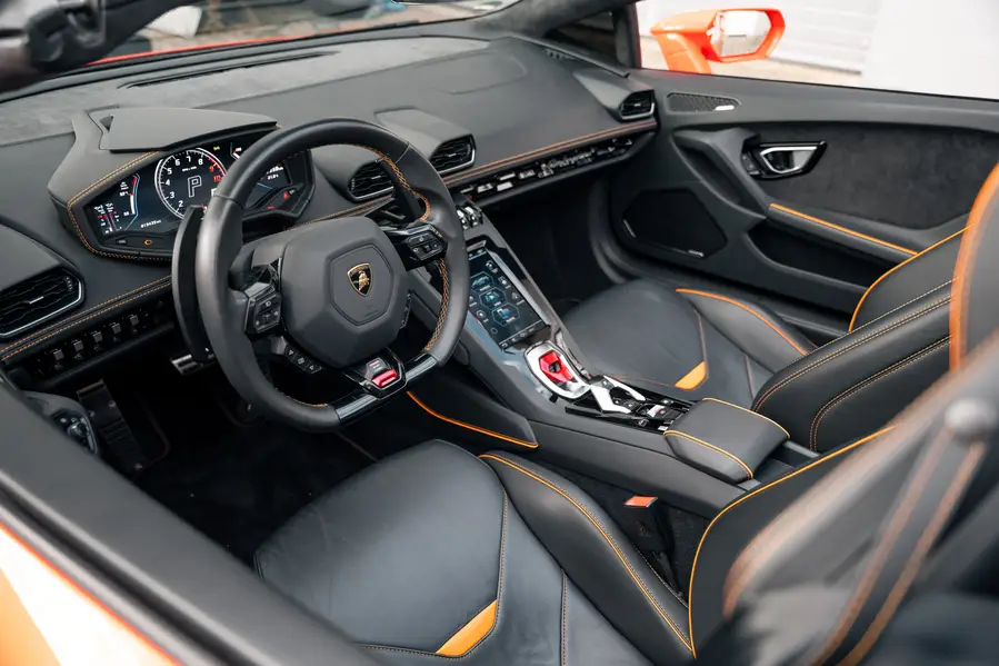 Lamborghini Huracán EVO Spyder Interior