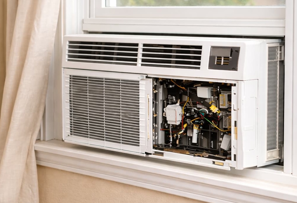 Commercial HVAC ductwork system and ceiling-mounted ventilation equipment in an industrial building