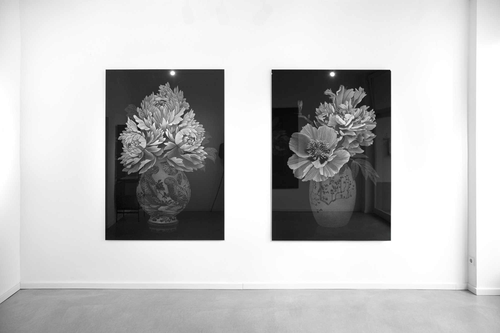 Hinter Glas und auf Papier installation shot 1