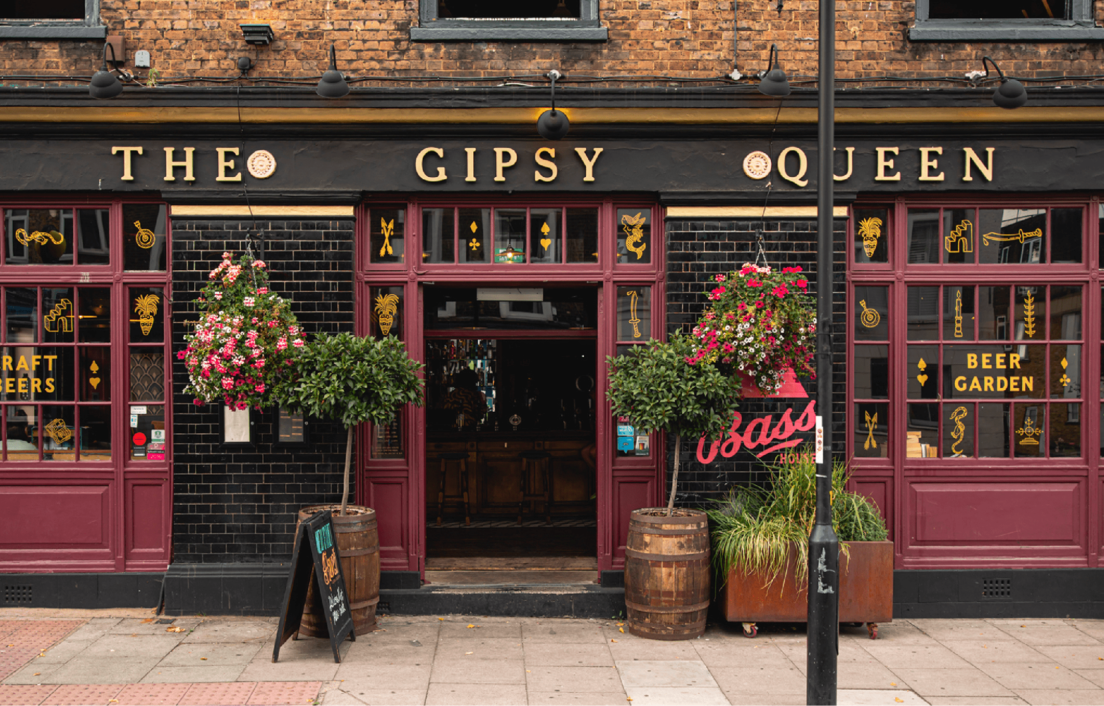 A vibrant independent Victorian pub located in Kentish Town, London.
