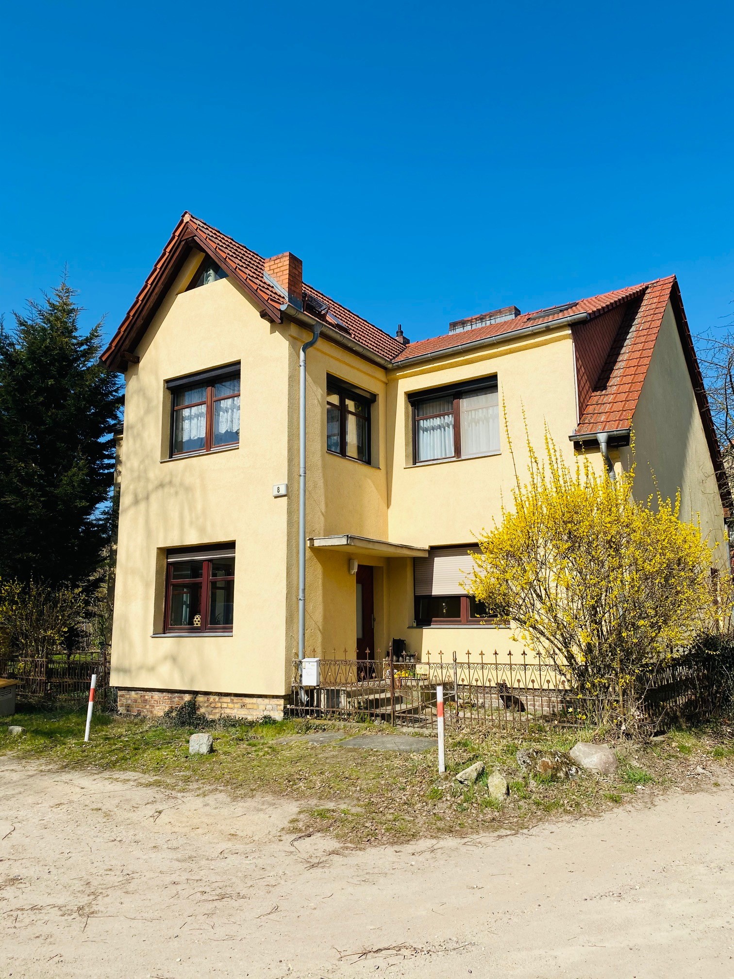 Großes Stadthaus mit bebaubarem Grundstück