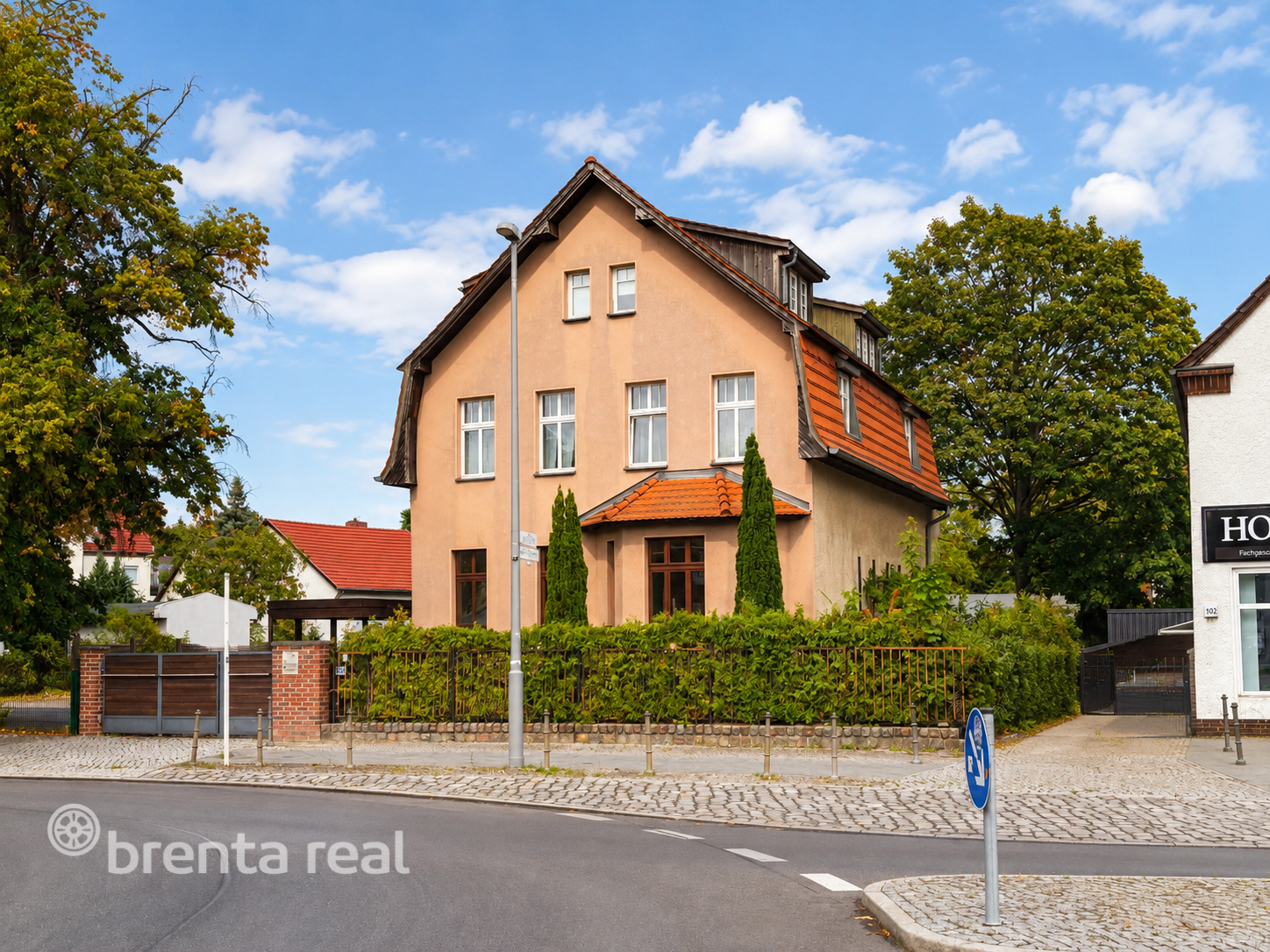 Vollunterkellertes Zweifamilienhaus mit ausgebautem Dachgeschoss