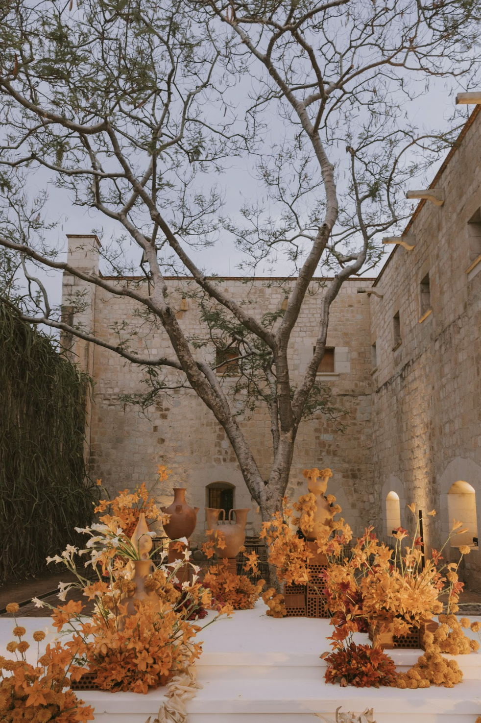 A nostalgic dream filled with warm orange hues and intimate details, bringing Sabrina and Rogelio's love story to life.