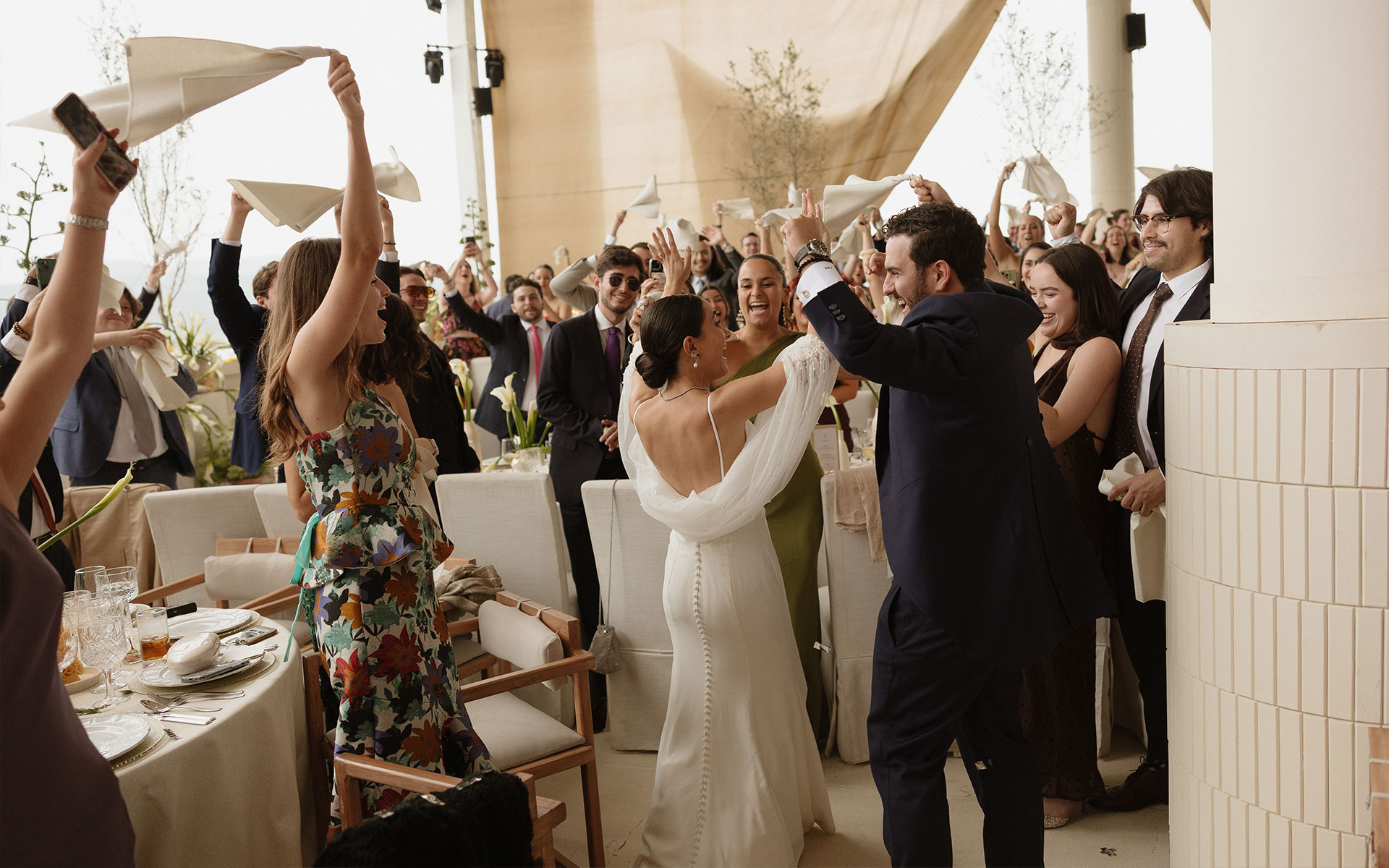 Handcrafted Love at the Vineyard
Where the raw beauty of Coahuila’s vines meets intentional design. We’ve curated a space of minimalist florals and bespoke details to let the landscape, and our love, speak for itself.