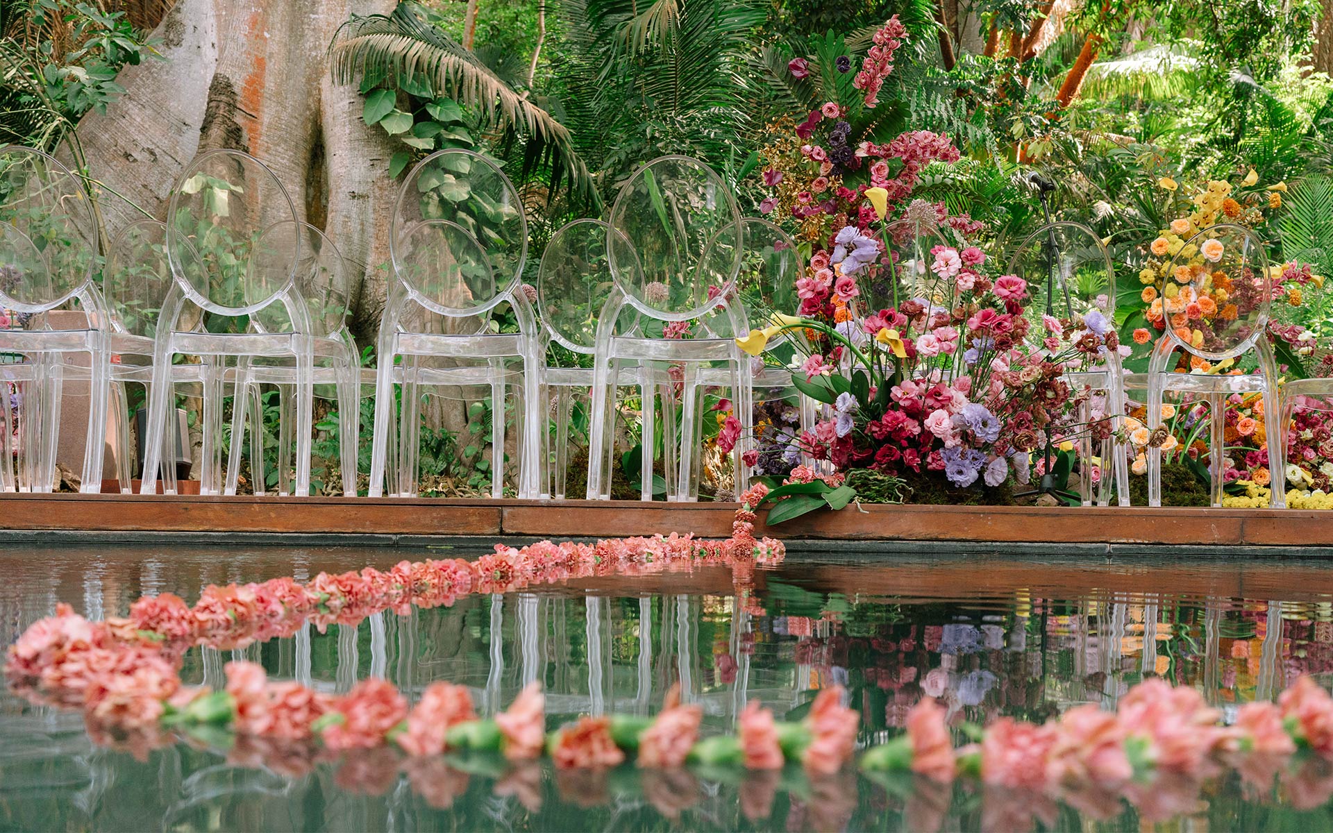 Technicolor Tropics:
A Custom-Crafted Unión:Step into a world of vivid hues, bespoke details, and tropical magic at One&Only Mandarina.