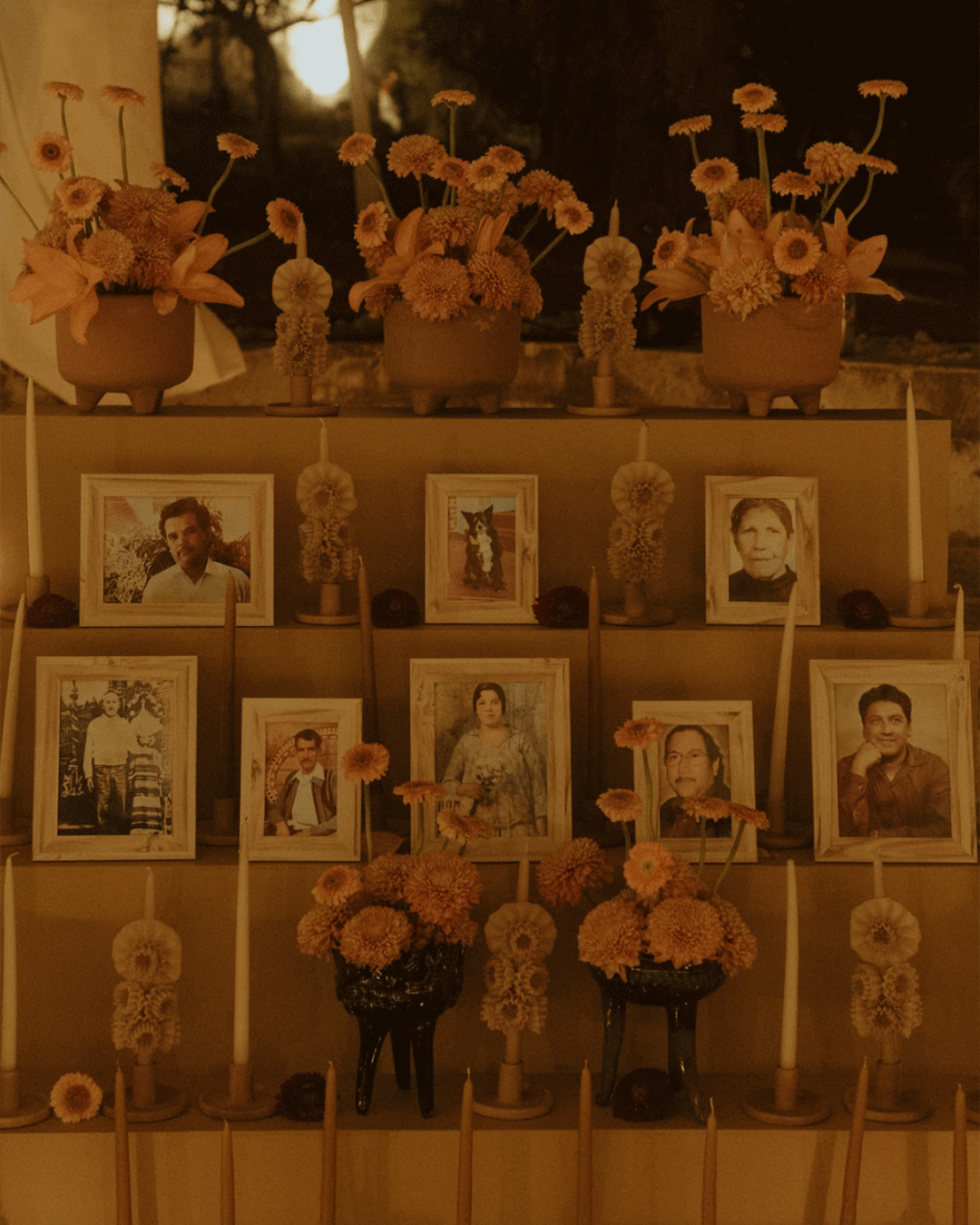 A nostalgic dream filled with warm orange hues and intimate details, bringing Sabrina and Rogelio's love story to life.