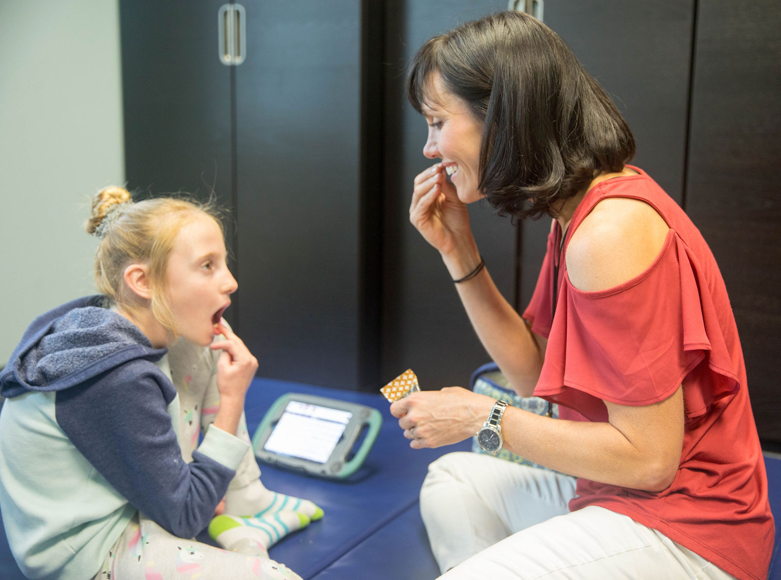 Speech-language pathologist helping a child during a speech therapy session in San Marcos, CA at Speech-N-Motion.