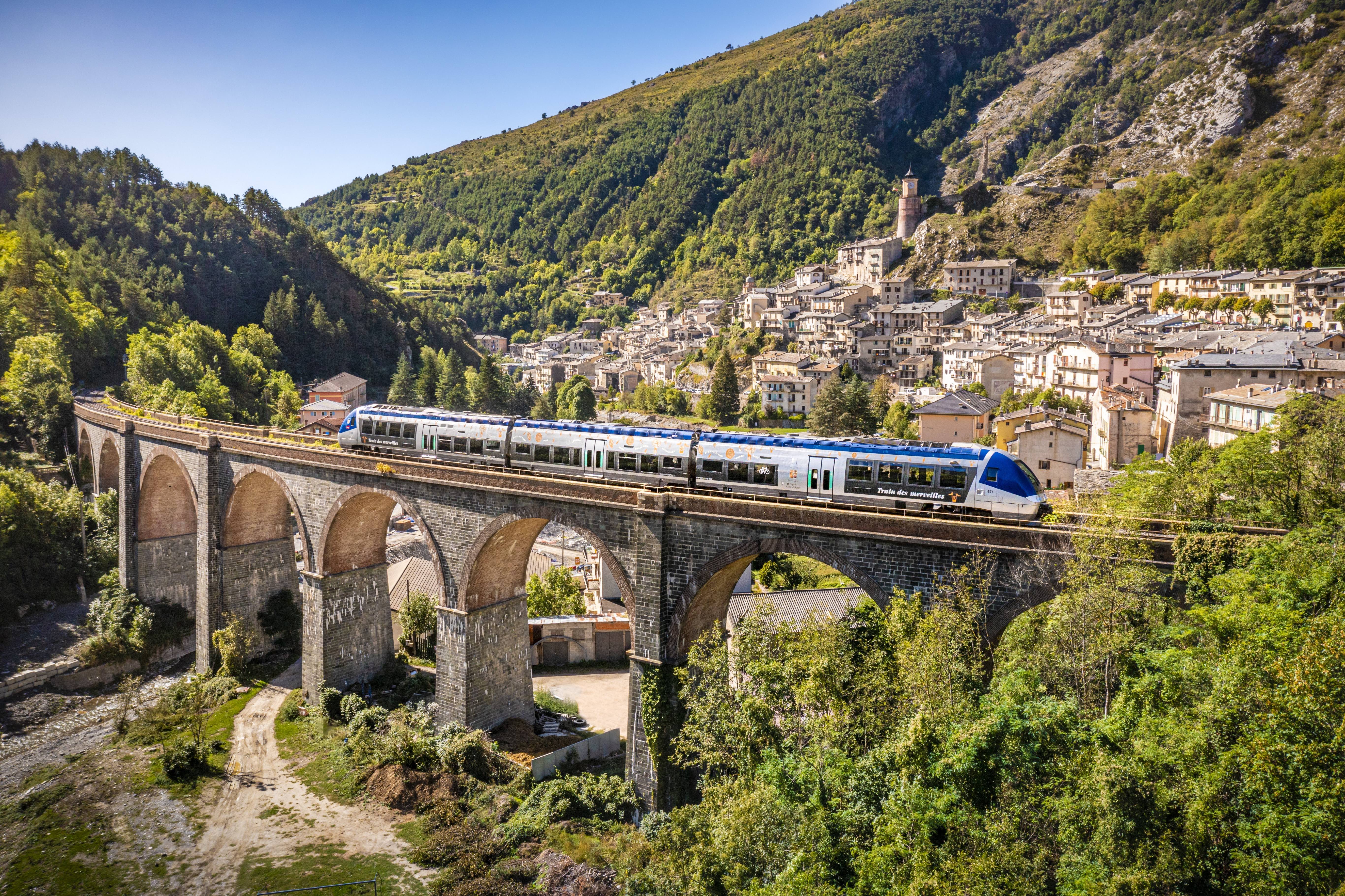 Six trains à grand spectacle 