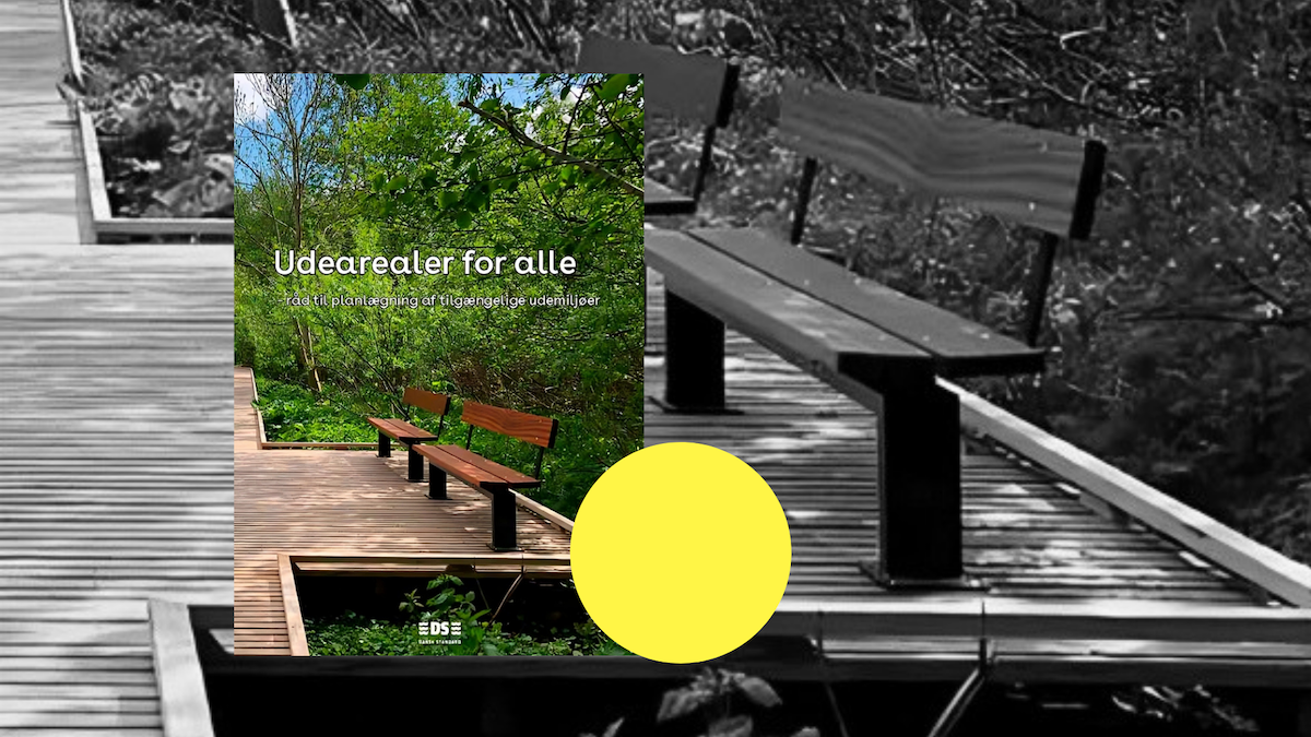 Forsiden af DS-håndbogen forestiller to bænke på en boardwalk i naturen