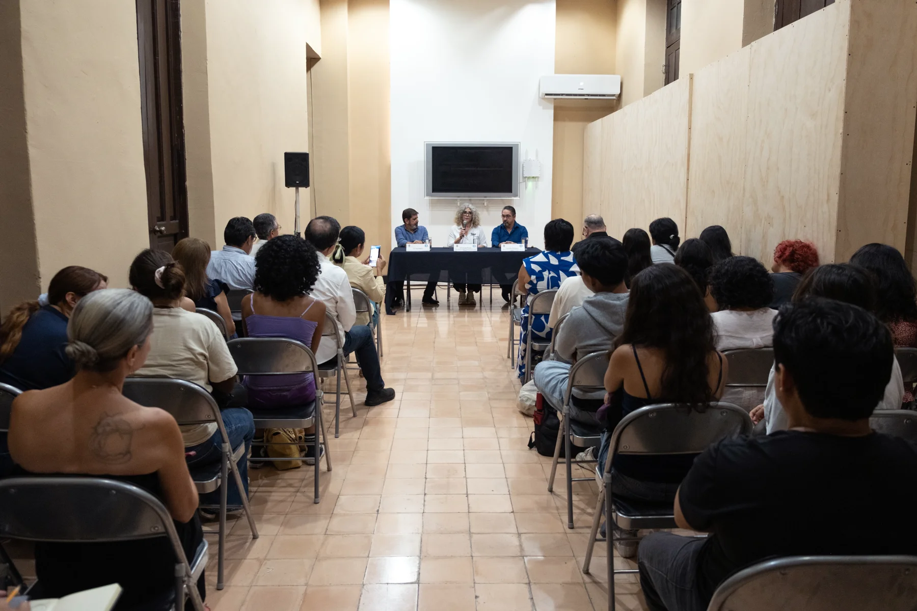 Audience attending the MoCAA team lecture in Mérida