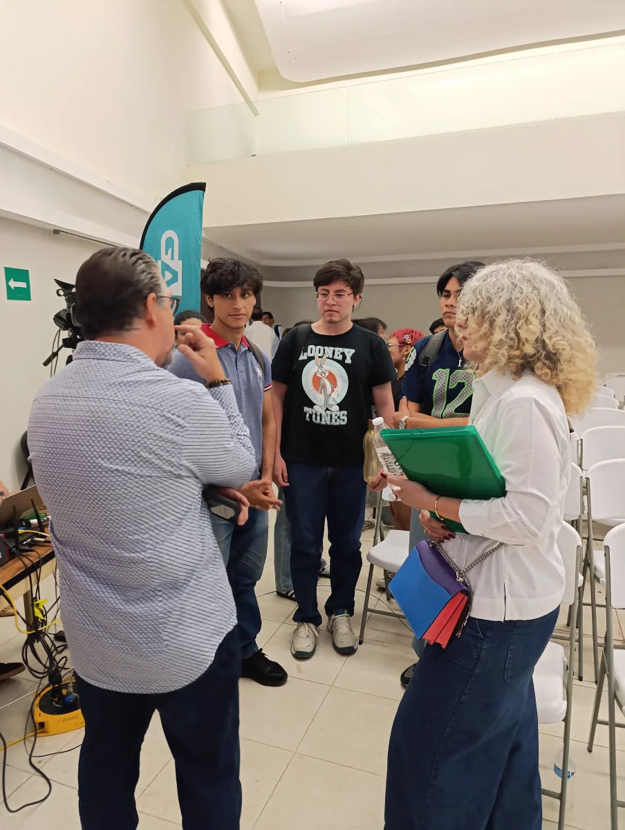 Ivonne Ferrer and David Mateo speak with students
