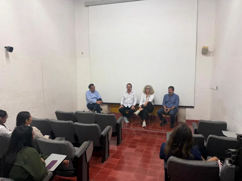 MoCAA representatives speak with UADY professors and students