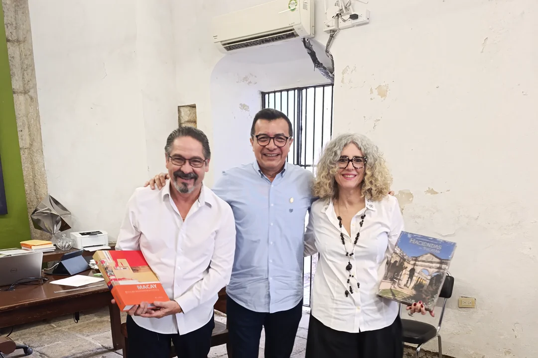 UADY and MoCAA representatives display the donated books