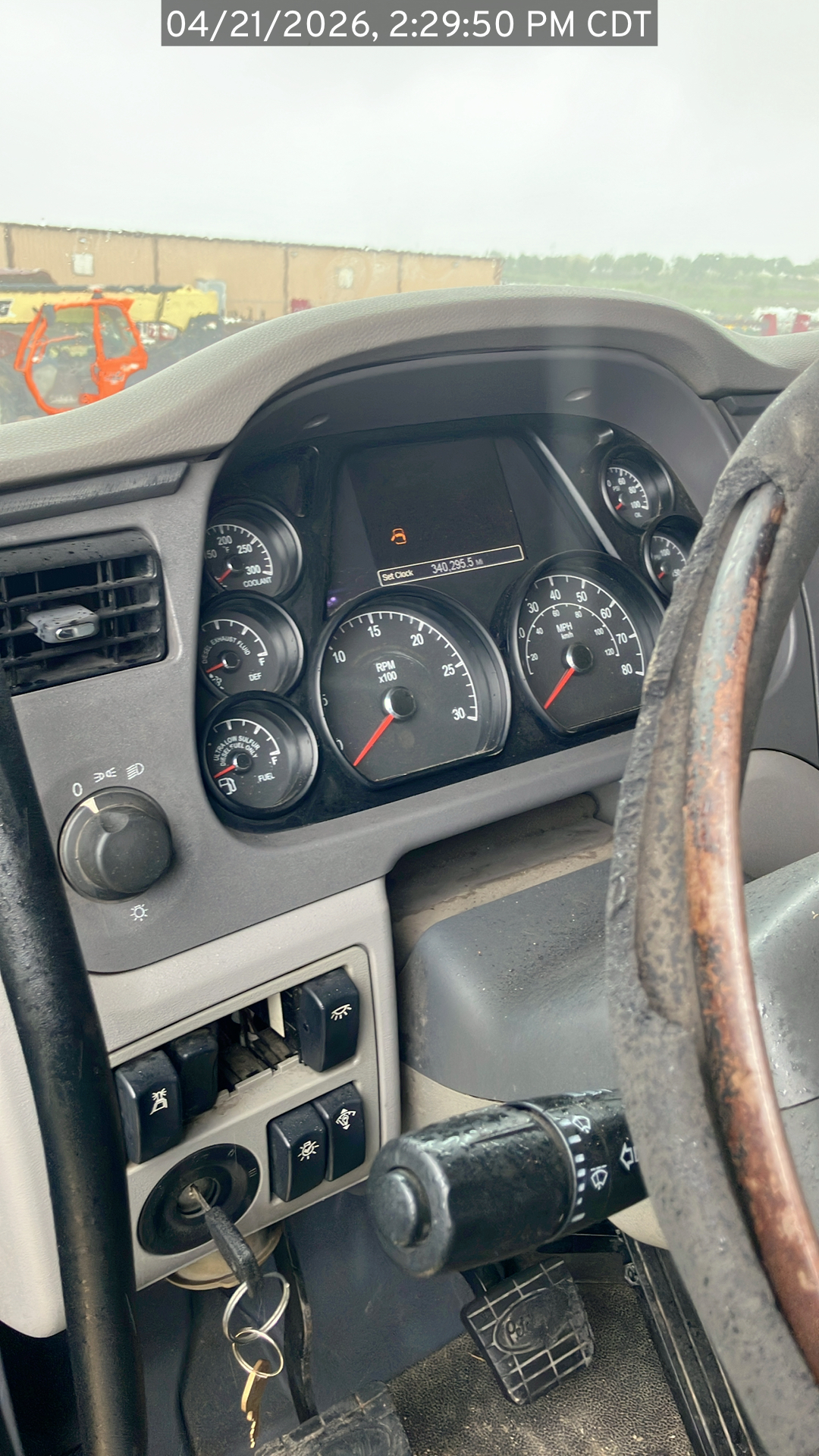Photo: Dashboard of the Peterbilt 579 listed for sale. Focus on steering colum and guages.