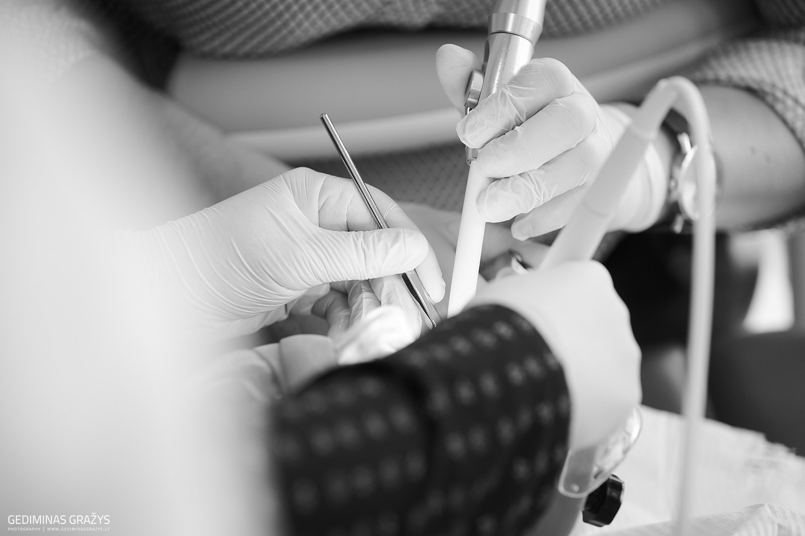 Komandinio darbo ypatumai darbuojantis dentaliniu mikroskopu