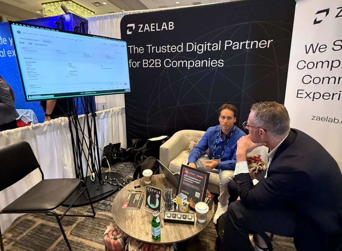 Aaron Brill from Zaelab presenting a demo of PortulGo for an attendee at B2B Online Chicago 2026